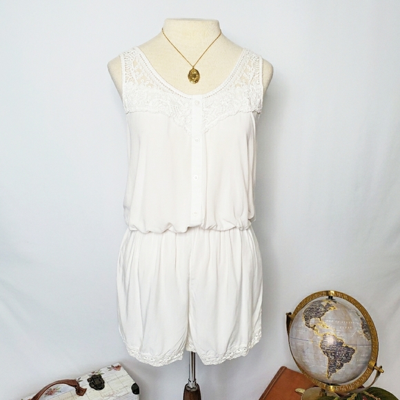 White Garage Lace Short Romper - Size XS (NWOT) - Picture 3 of 8